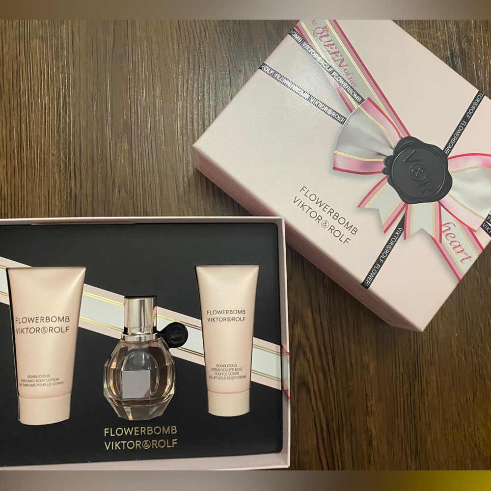 Flowerbomb by viktor&Rolf